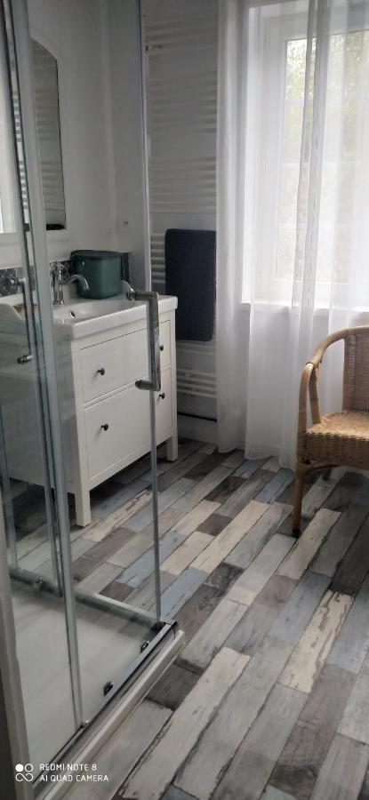 Logement Independant Attenant A Une Maison Dans Grand Jardin Retournac エクステリア 写真